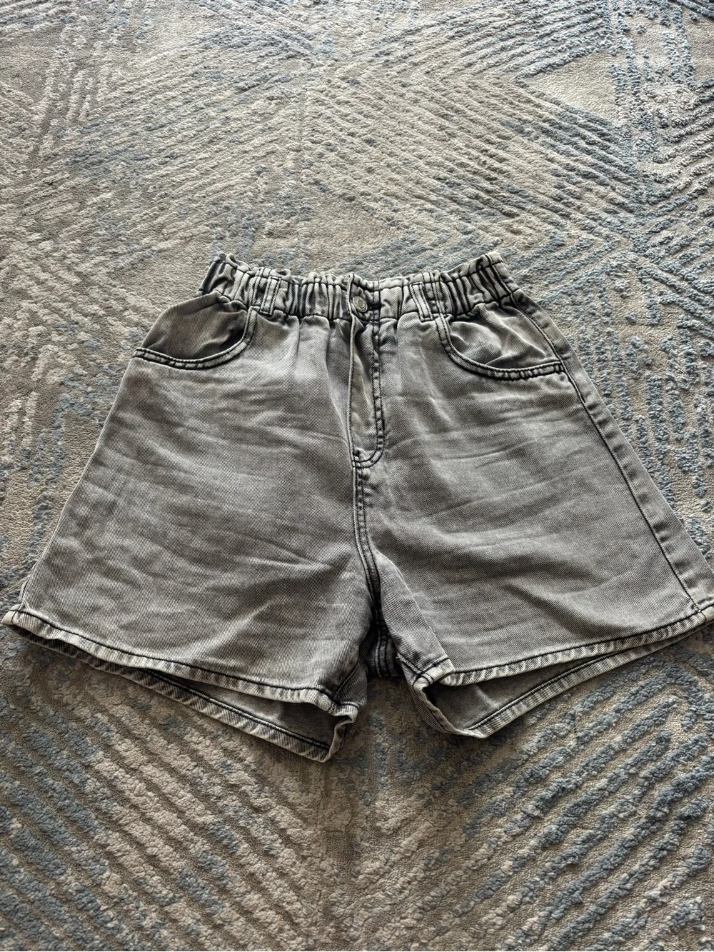 GirlCasual Elastic-Waist Gray Denim Shorts